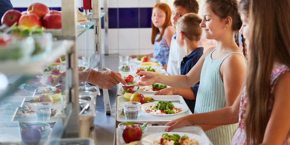zu Infos und Anmeldemöglichkeit zu den Schulungen für Ausgabekräfte in der Schule