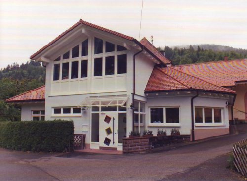 Foto Eingang Kindergarten Klösterle Bad Rippolsau ULB FDS.jpg