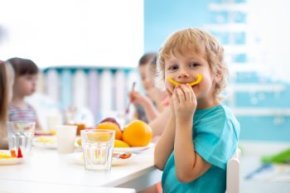 Zu Gemeinschaftsverpflegung in Kita und Schule